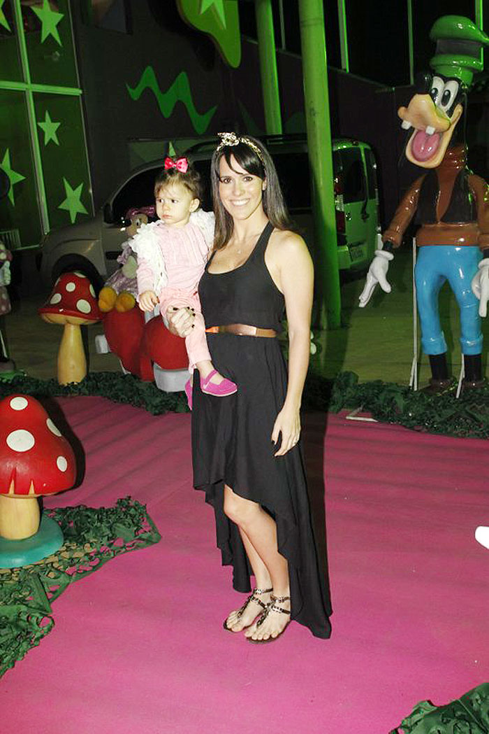 A atriz Fernanda Pontes e sua filha, Maria Luiza