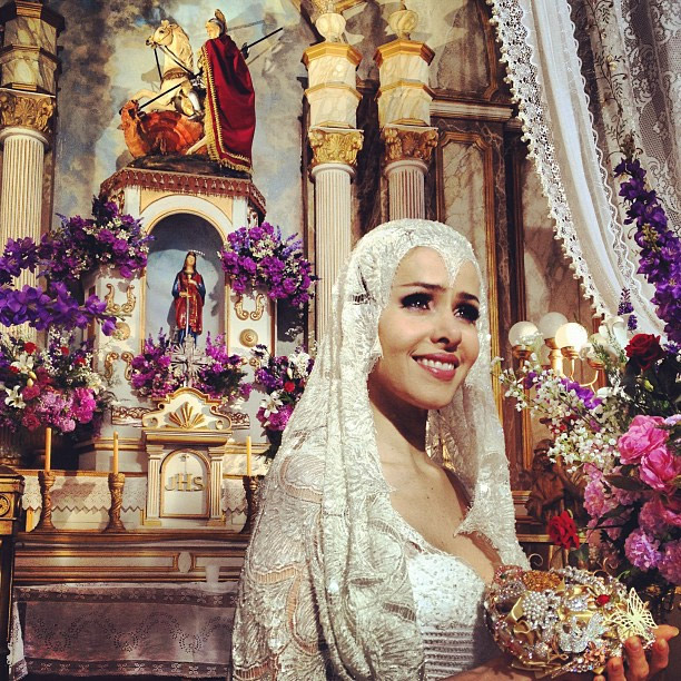 Leona Cavalli posta foto do casamento de Zarolha, em Gabriela