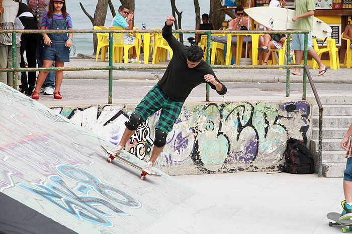  Eduardo Moscovis se aventura no skate