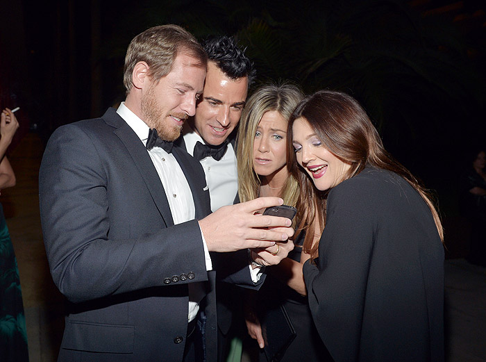 O consultor de arte Will Kopelman, num momento fuxico com  Justin Theroux, Jennifer Aniston e Drew Barrymore