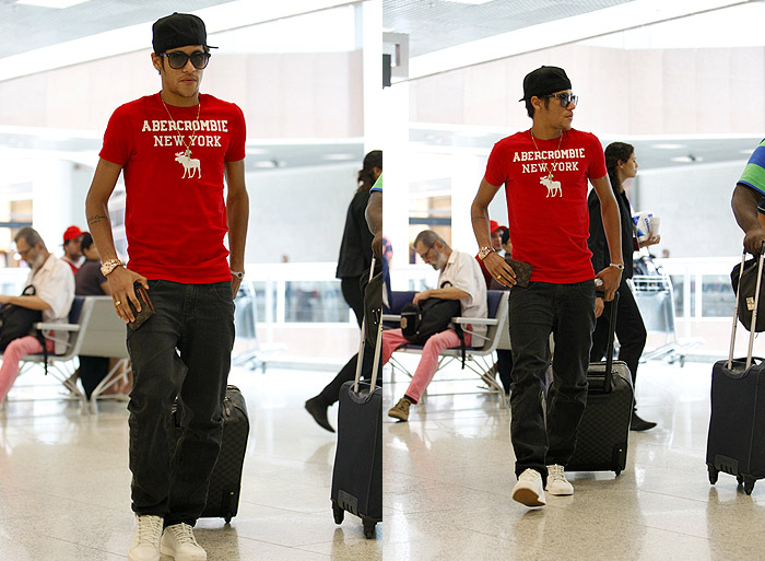 Neymar é flagrado em aeroporto no Rio de Janeiro