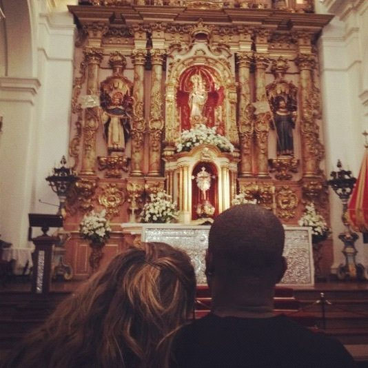  Fernanda Souza e Thiaguinho visitam igreja em Buenos Aires