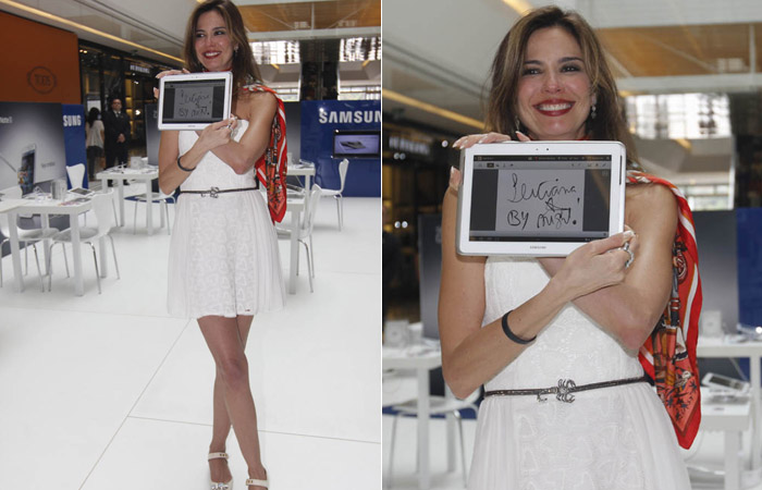 Esbanjando charme, Luciana Gimenez prestigia lançamento de tablet   