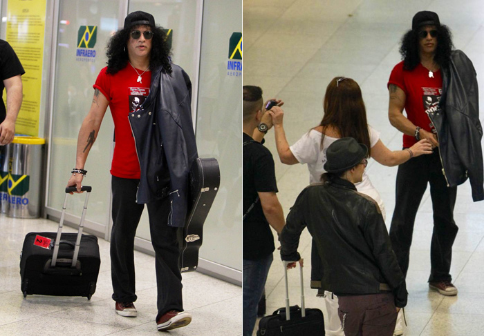 Guitarrista Slash é tietado por fãs em aeroporto do Rio