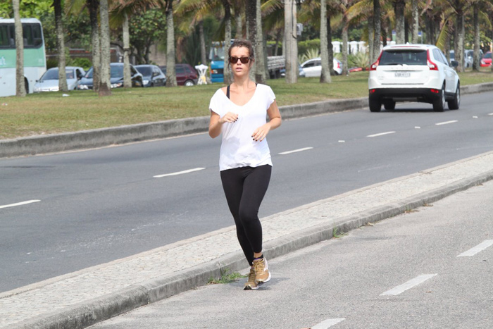 Juliana Didone se exercita no Rio de Janeiro