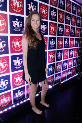 A modelo Eliza Joenck, ex de Dado Dolabella, compareceu ao evento