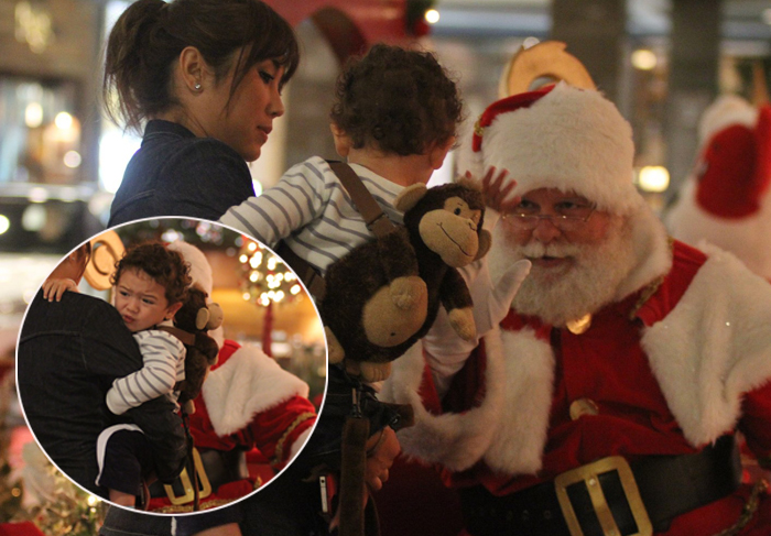 Daniele Suzuki visita o Papai Noel com o filho Kauai  O Fuxico