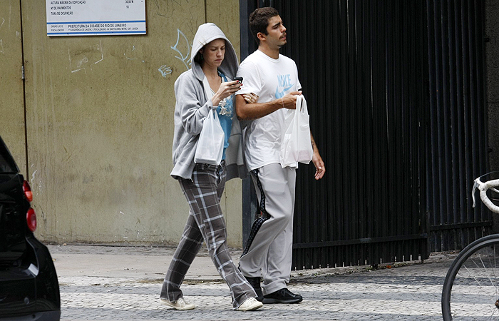 Pedro Scooby e Luana Piovani vão à lanchonete no Rio de Janeiro