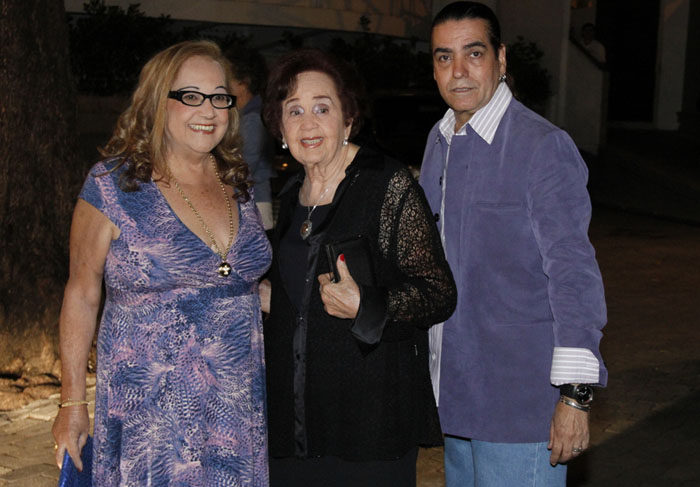 Claudia Jimenez comemora aniversário