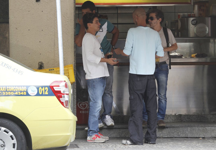 André Gonçalves num dia de papinho com amigos no Baixo Gávea