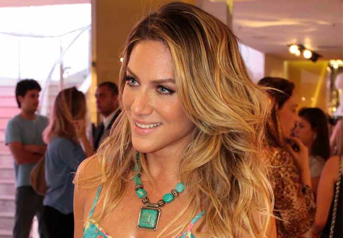 Giovanna Ewbank decora sua beleza com look floral para o verão  O Fuxico