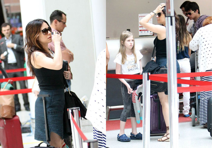 Alessandra Negrini é vista com a filha em aeroporto carioca