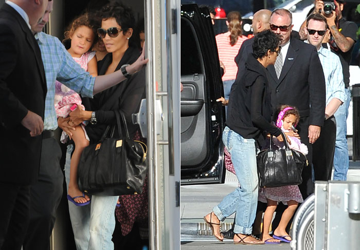  Halle Berry leva a filha para passear após confusão com noivo e o ex