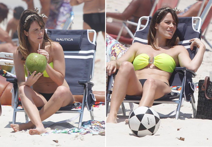 Fernanda Pontes mostra habilidade jogando bola em praia carioca