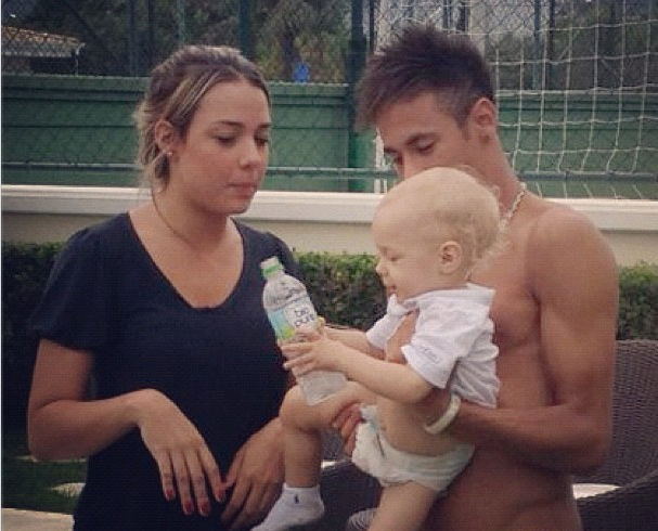Neymar curte tarde de sol com seu filho, Davi Lucca