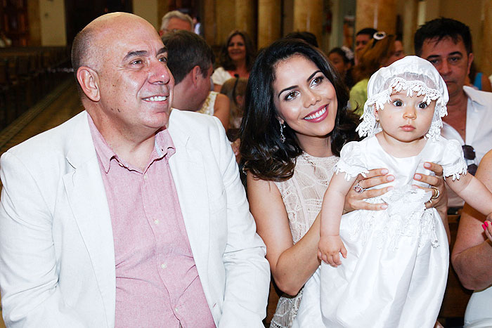 Daniela Albuquerque e Amilcare Dallevo Jr. batizam a filha Alice em São Paulo