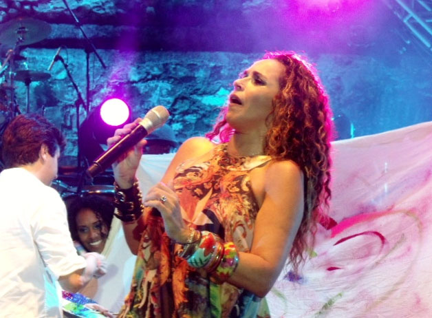 Daniela Mercury abre shows do verão baiano