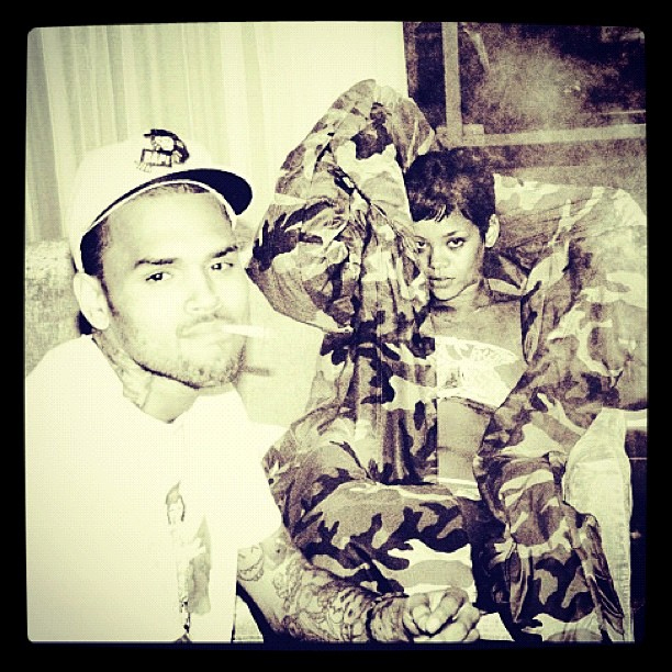  Chris Brown posta foto de Rihanna de lingerie