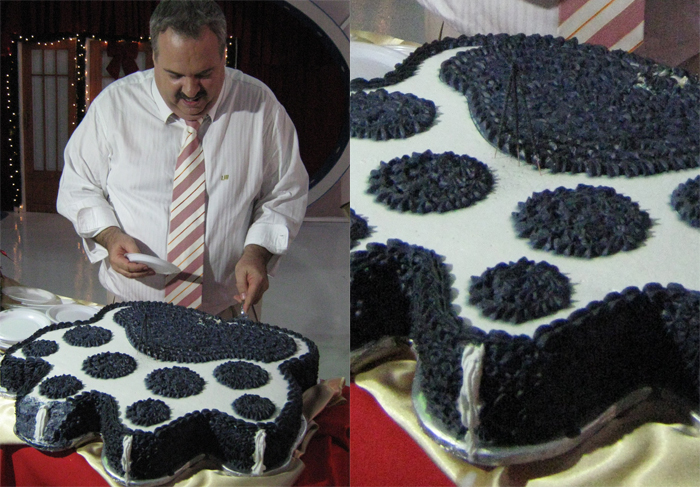 Gilberto Barros ganha bolo surpresa de aniversário
