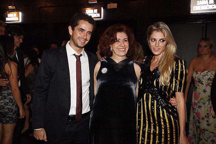 Felipe Andreoli levou a mãe e a esposa, Rafaella Brites, ao show