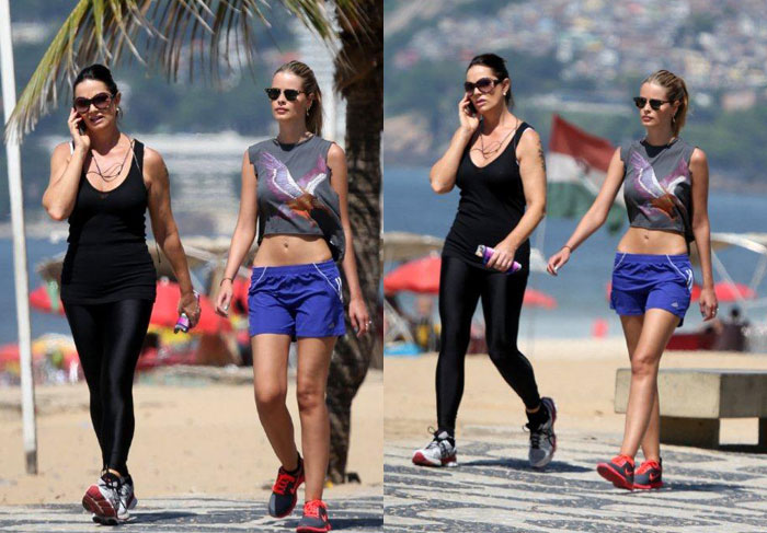 Esbeltas, Luiza e Yasmin Brunet caminham na praia