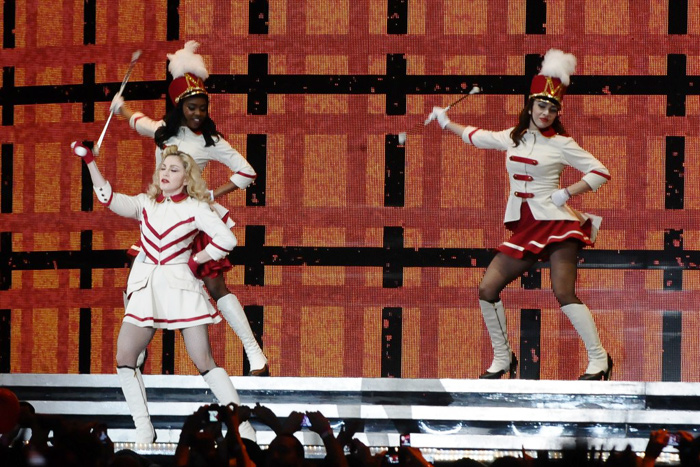 Show de Madonna chama a atenção por suas performances