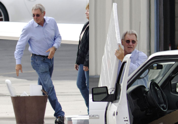 Em espírito natalino, Harrison Ford chega cheio de presentes em aeroporto