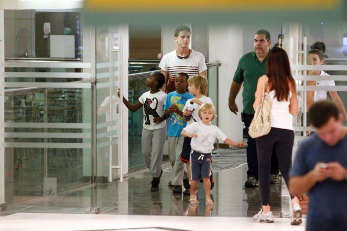 Mercy e David, filhos de Madonna, passam a tarde com Joaquim e Benício, herdeiros de Luciano Huck e Angélica