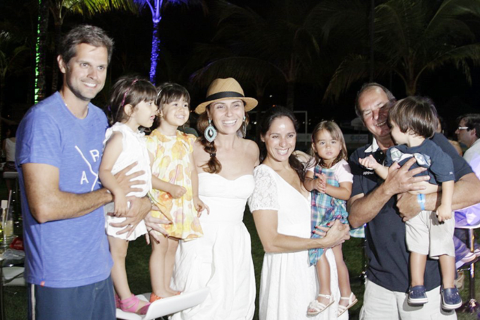 Giovanna Antonelli se diverte com a família em evento em Mangaratiba