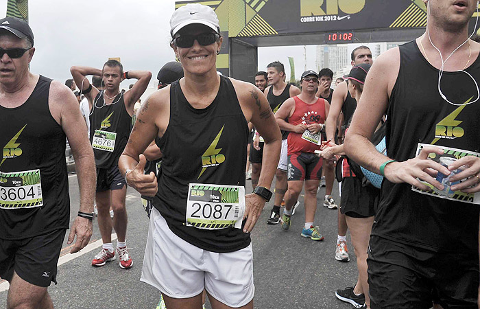 Sheron Menezzes e outros famosos participam de corrida, no Rio