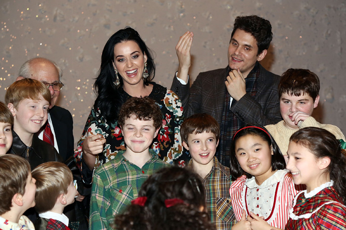 Katy Perry e John Mayer vão juntos a musical em Nova York