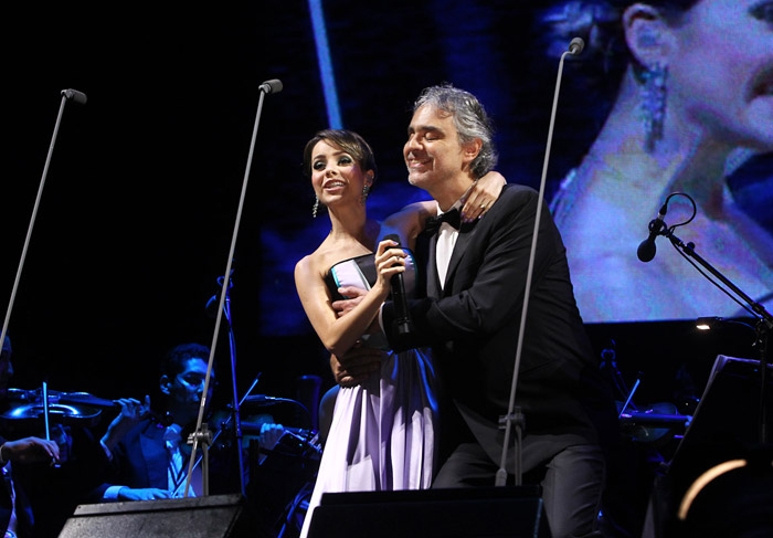 Sandy brilha no show de Andrea Bocelli em São Paulo