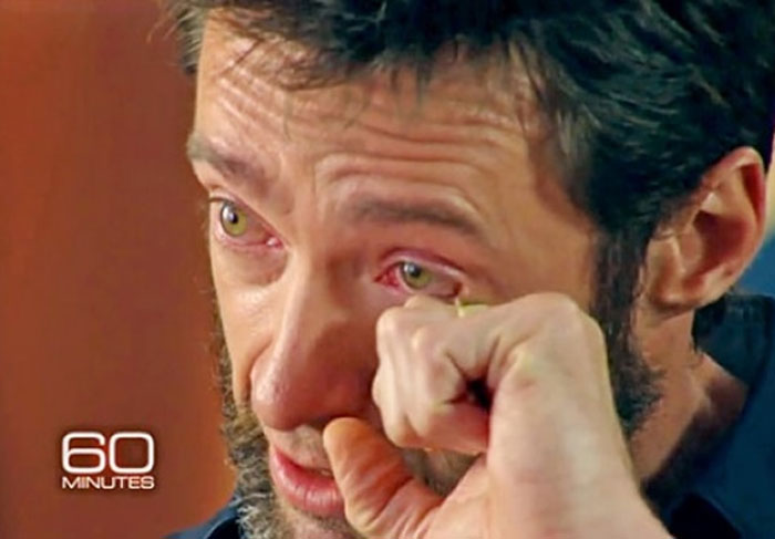 Hugh Jackman chora ao contar que foi abandonado por sua sua mãe O Fuxico