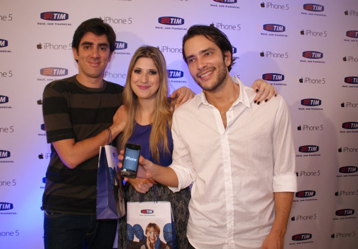 Nathalia Rodrigues garante seu iPhone 5 em evento