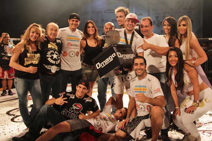 Bruno do KLB estreia no MMA com vitória e comemora com a familia