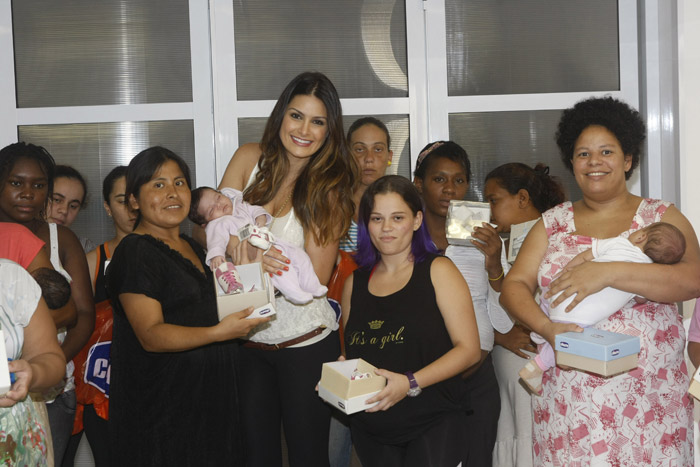 Natália Guimarães participa de doações a mães e bebês carentes em São Paulo