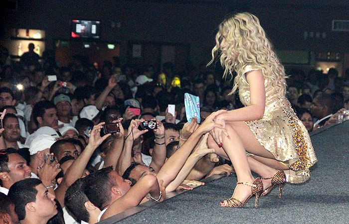 Wanessa Camargo agita evento pré-Réveillon Rio