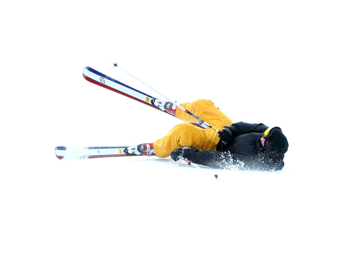 Namorado de Paris Hilton se estabaca durante prática de esqui