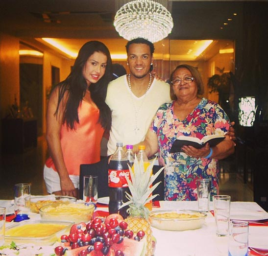Gracyanne Barbosa, Belo e Dona Terezinha, mãe de Belo