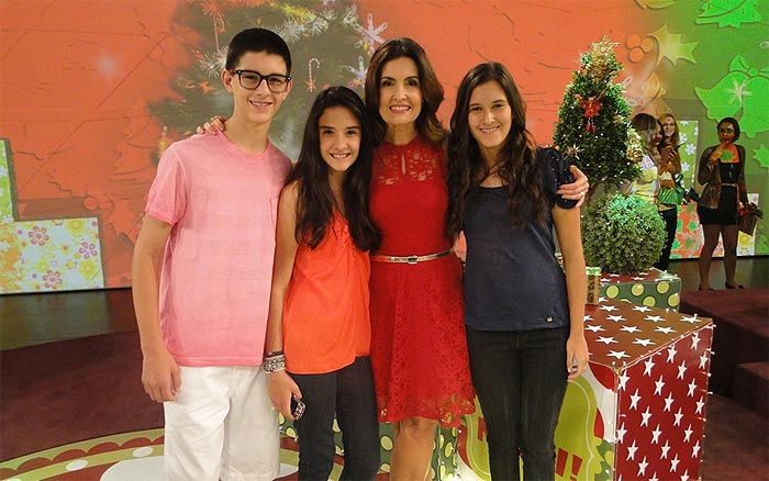 Na TV, filhos fazem surpresa de Natal para Fátima Bernardes