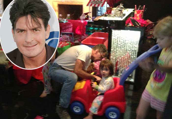 Charlie Sheen deseja Feliz Natal aos amigos O Fuxico