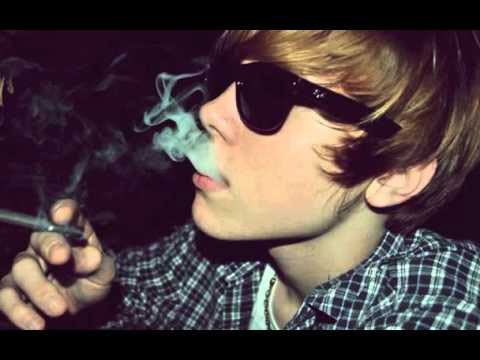 Justin Bieber quer deixar de fumar com a ajuda de um hipnólogo