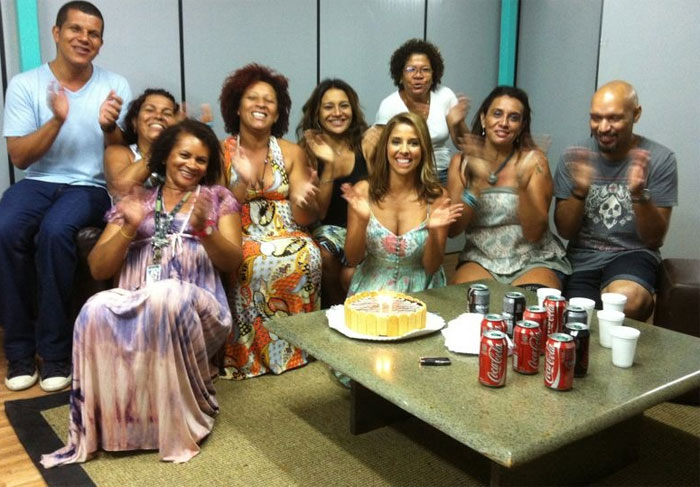 Paula Pereira ganha o carinho de Dira Paes em festa de aniversário