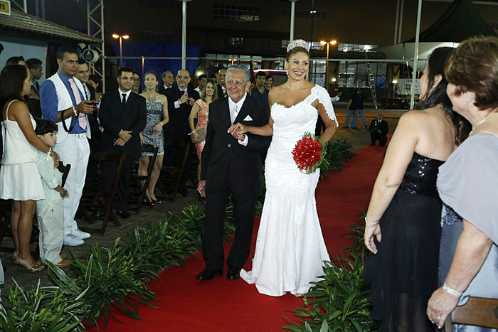 Ângela Bismarchi e o pai do noivo, Wagner Moraes. Raphael Mesquita/Foto Rio News