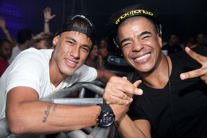 Incansável, Neymar curte mais uma balada em Santa Catarina