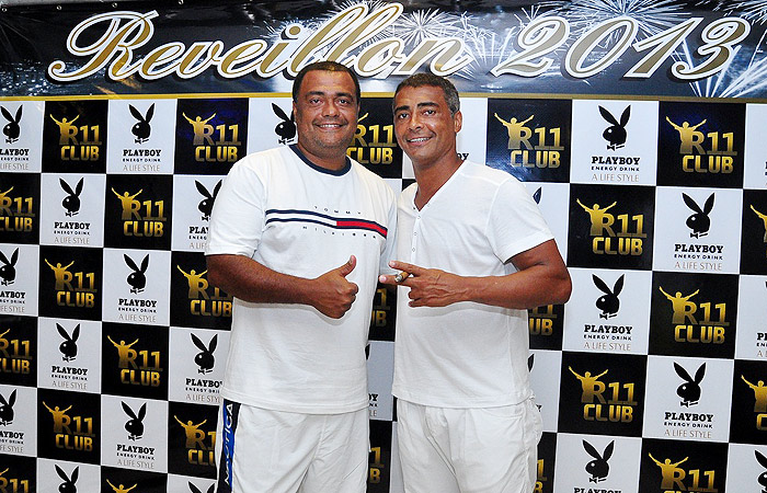 Romário passa a virada de ano com a família e amigos na Barra