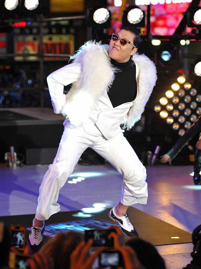  Psy agita Nova York com seu Gangnam Style, no Réveillon O Fuxico