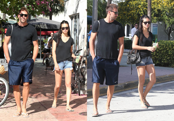 Adriana Lima e o marido andam afastados pelas ruas de Miami