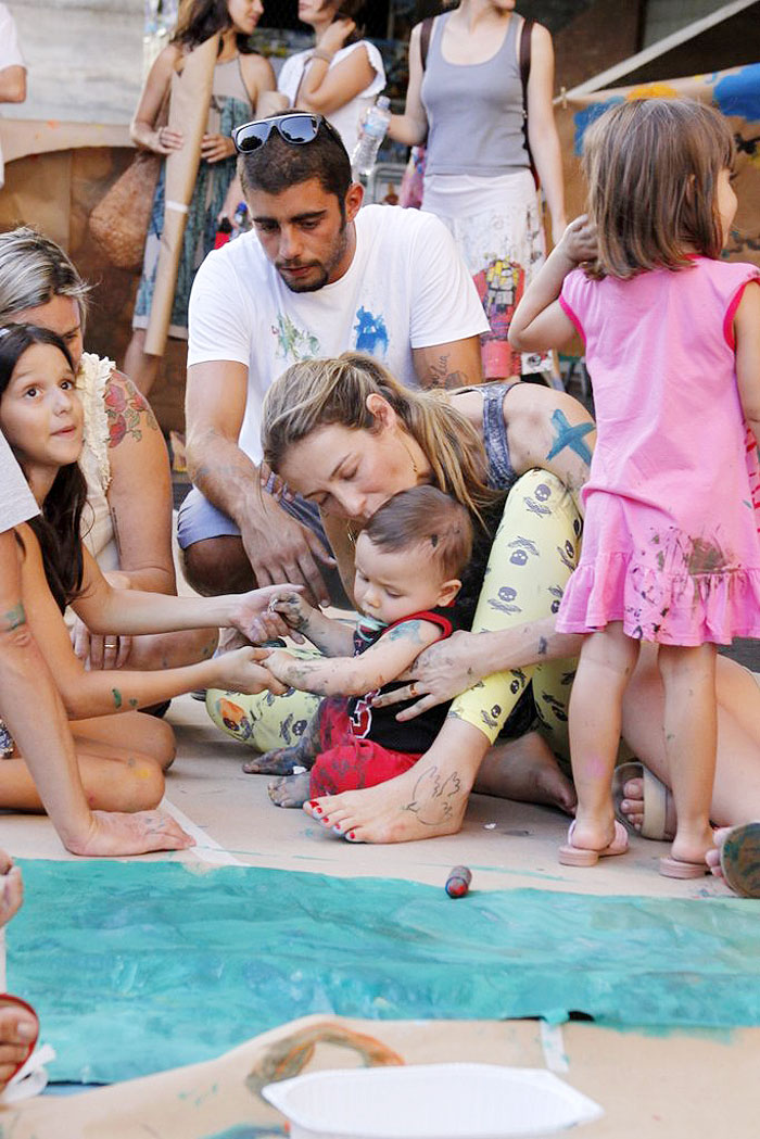 Filho de Luana Piovani rouba a cena e atrai muitos fãs no Museu de Arte Moderna - Veja as Fotos