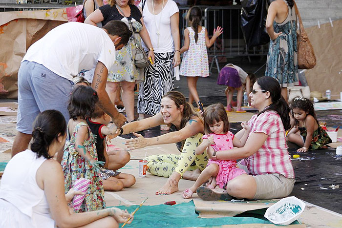 Filho de Luana Piovani rouba a cena e atrai muitos fãs no Museu de Arte Moderna - Veja as Fotos